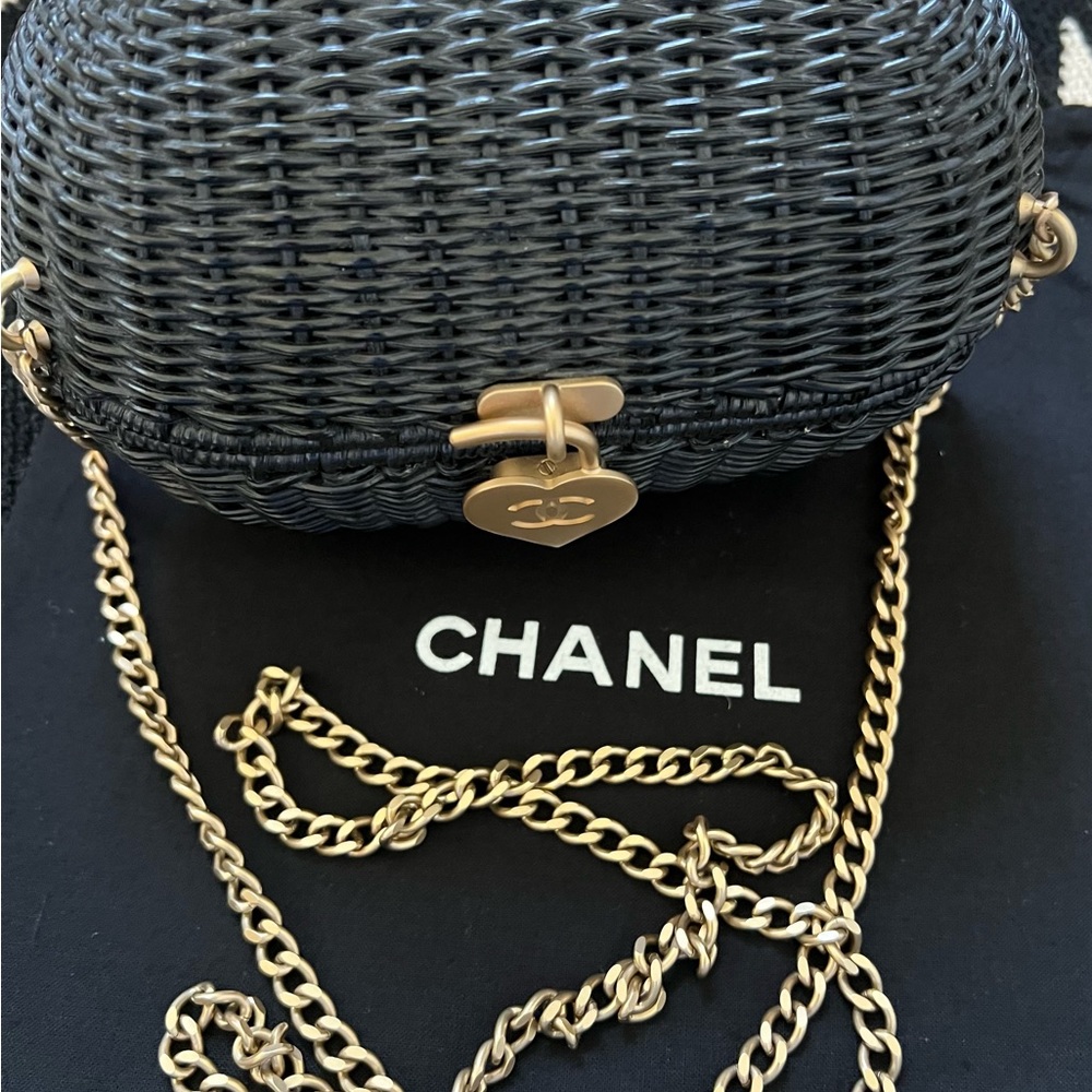 CHANEL Heart Lock Wicker Bag Cruise 2004/2005 ♥️ - Picture 4 of 16